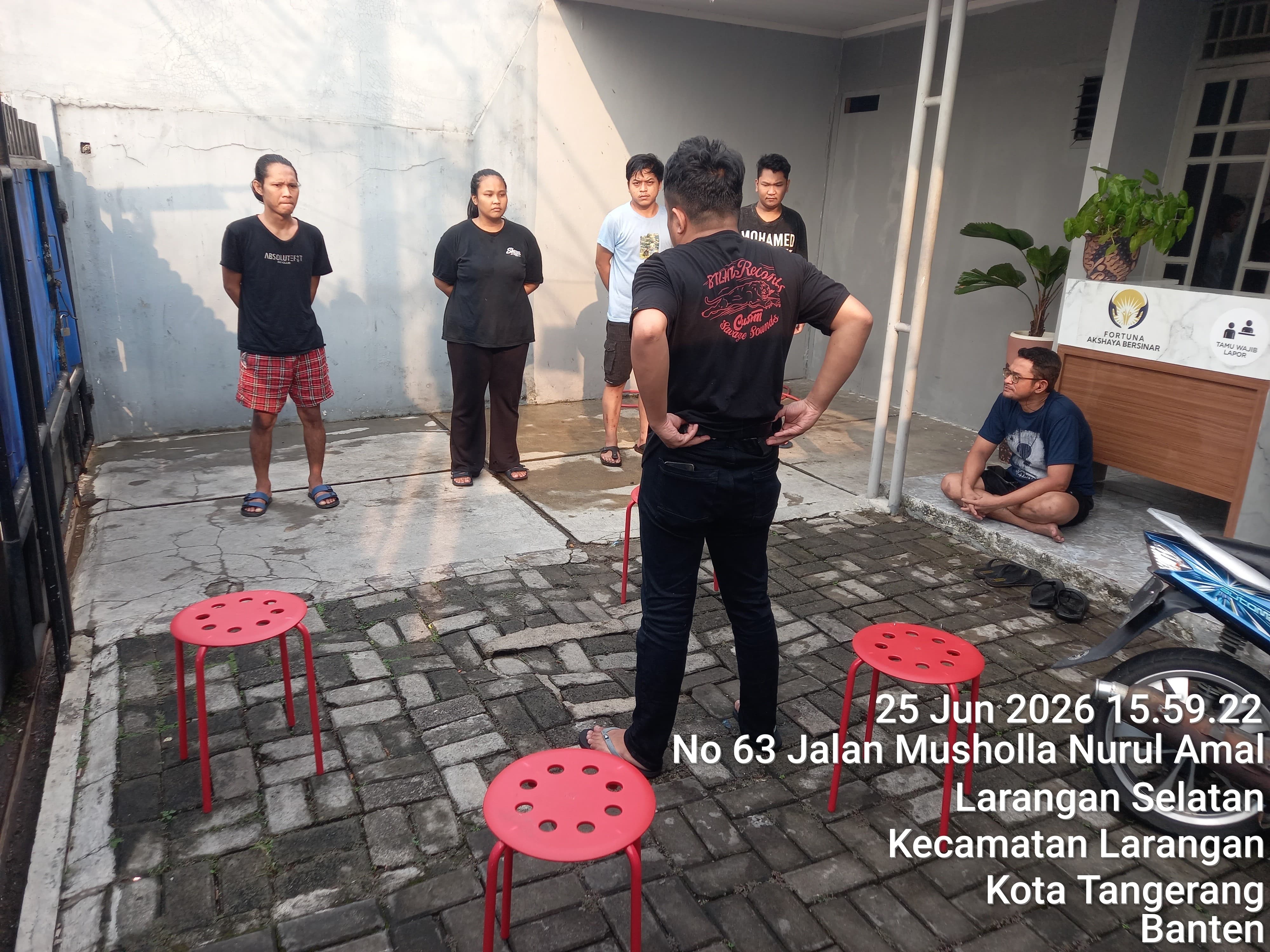 Foto bersama tim dan peserta Yayasan Fortuna
